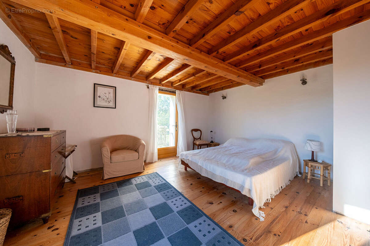 Maison à ESCUEILLENS-ET-SAINT-JUST-DE-BELENGARD