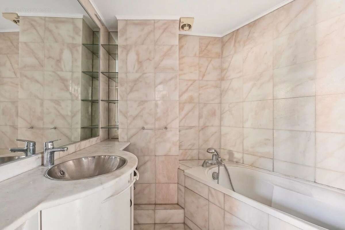 Appartement à PARIS-8E