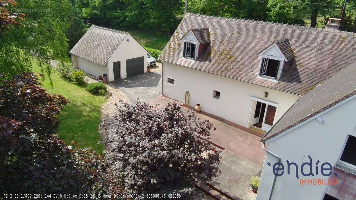 Maison à SAINT-BONNET-TRONCAIS