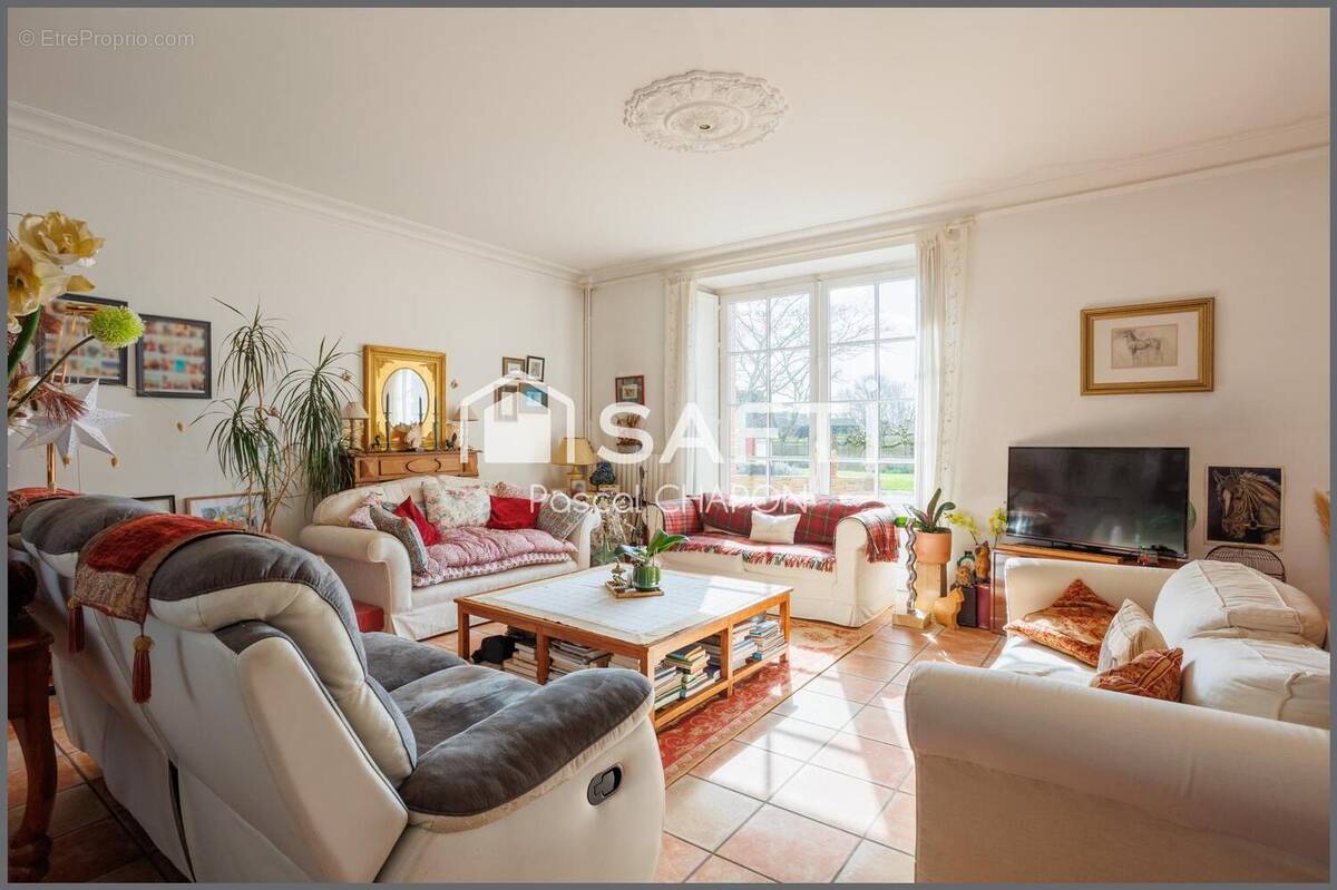 Photo 1 - Maison à ETRELLES