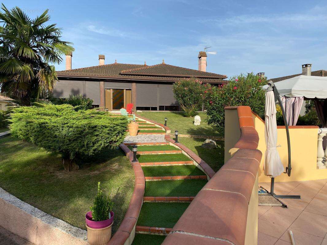 Maison à CASTELGINEST
