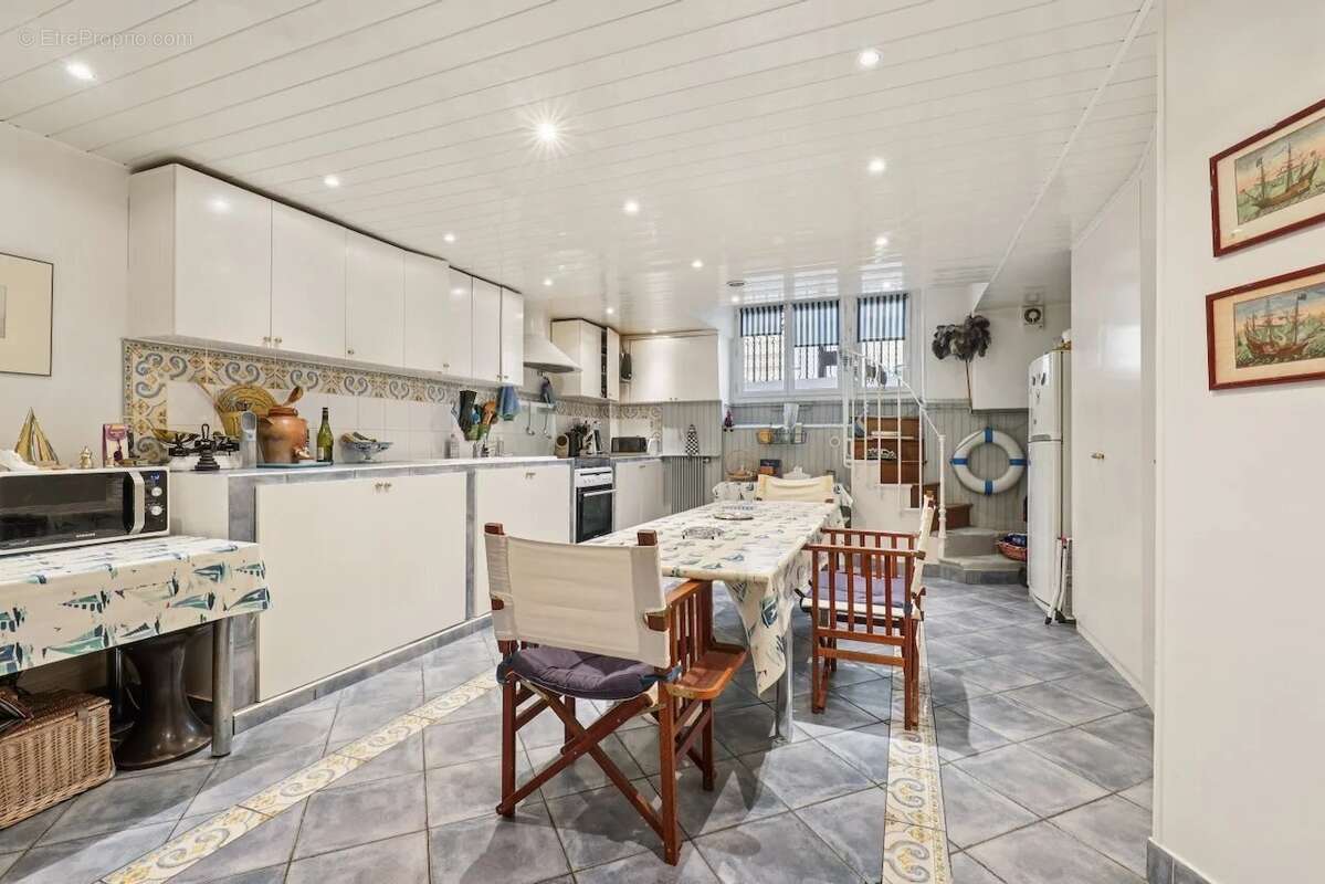 Appartement à PARIS-17E