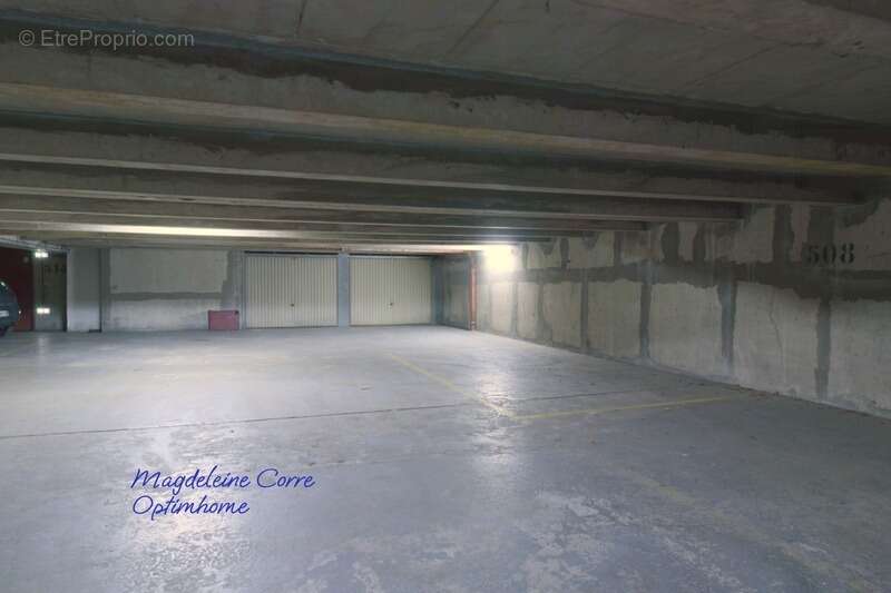 Parking à PARIS-20E