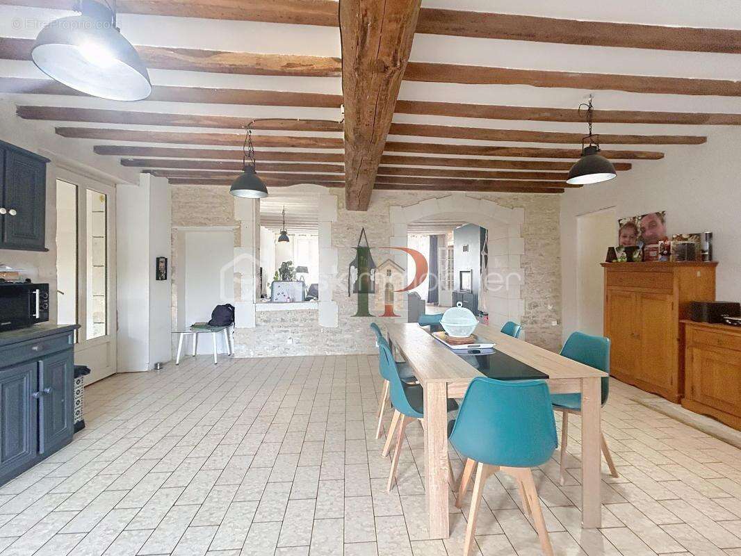 Maison à SAINT-CYR-LES-COLONS