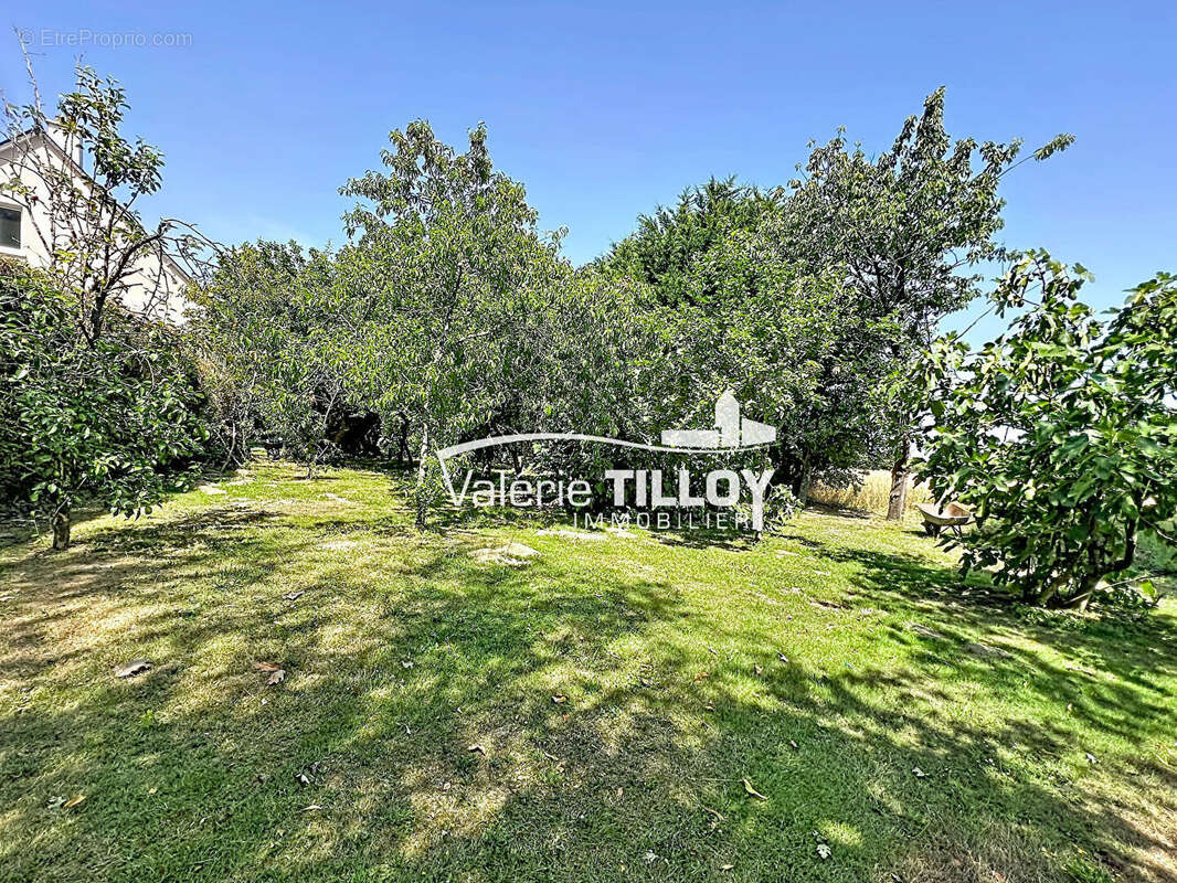 Maison individuelle avec grand terrain de 2 500 m², sous-sol complet et combles aménageables - photo 12