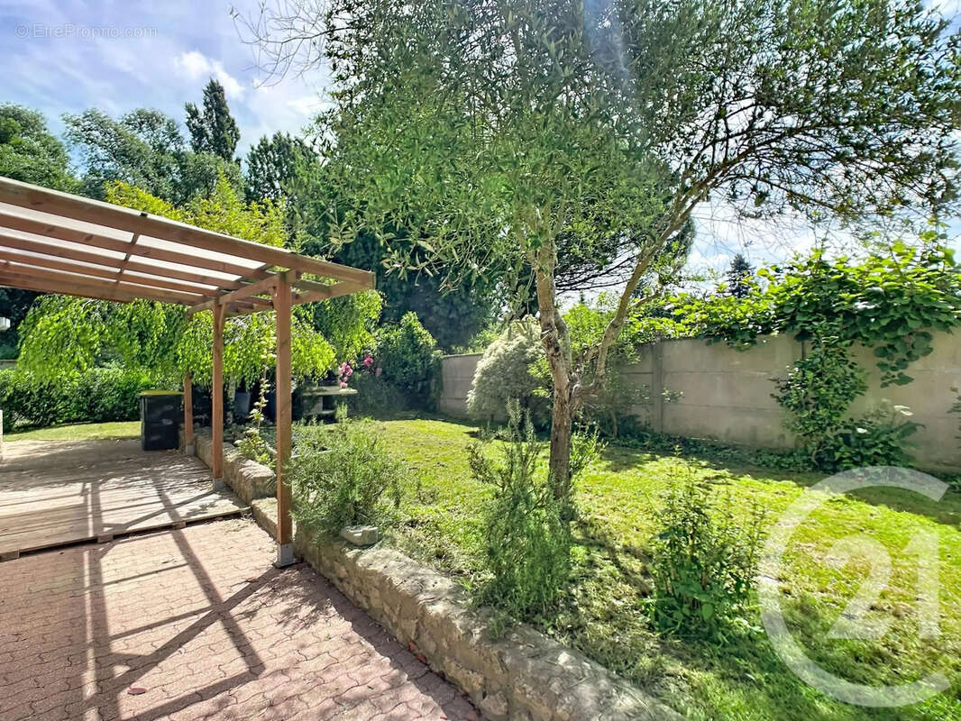 Maison à NEUF-MARCHE