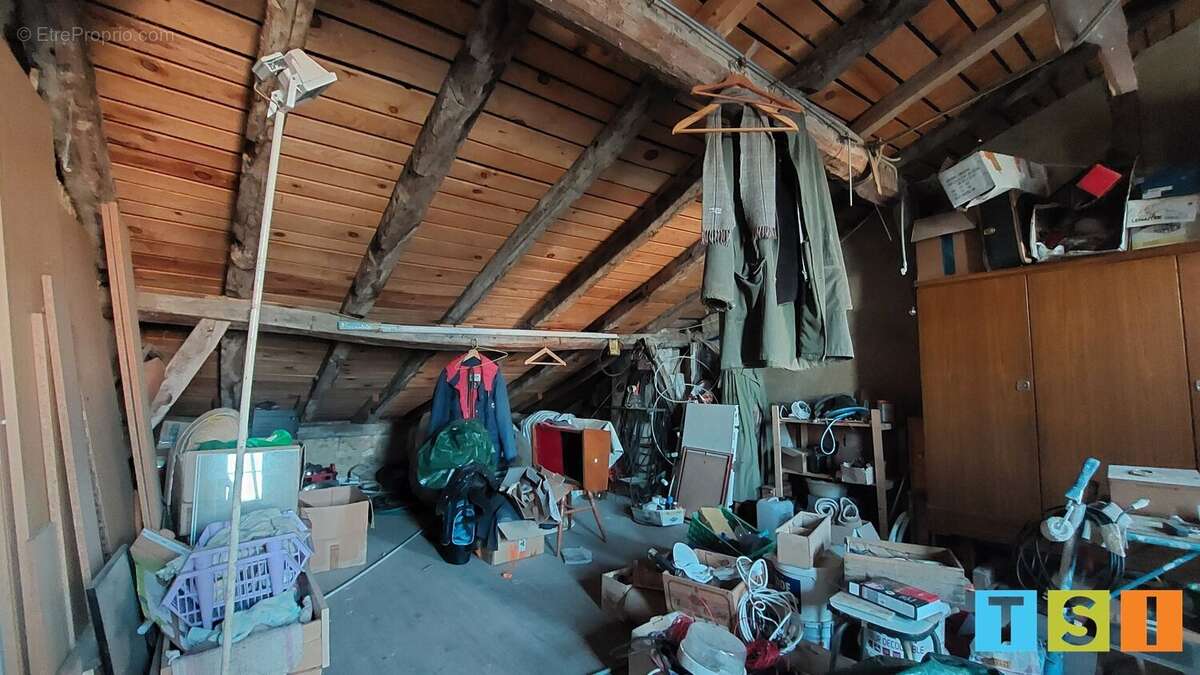 Immeuble sur 2 niveaux avec 2 entrées, 2 appartements à creer centre village - photo 20