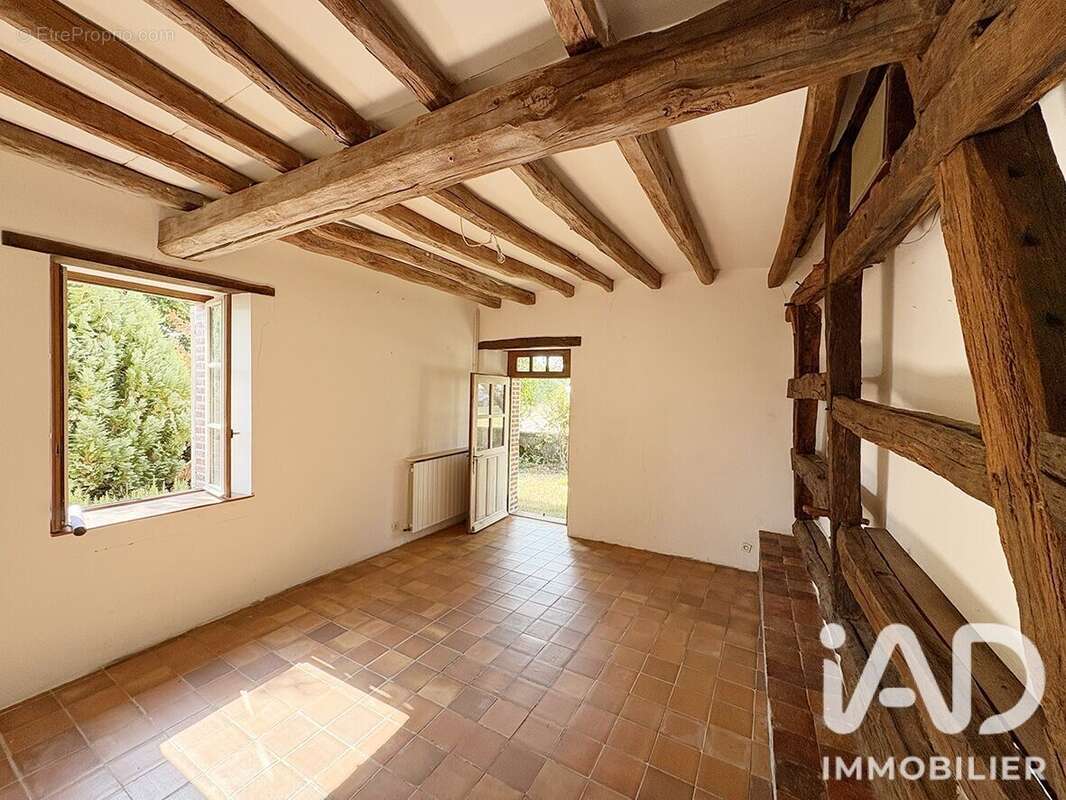 Maison 135 m² à Fontaines  - photo 8