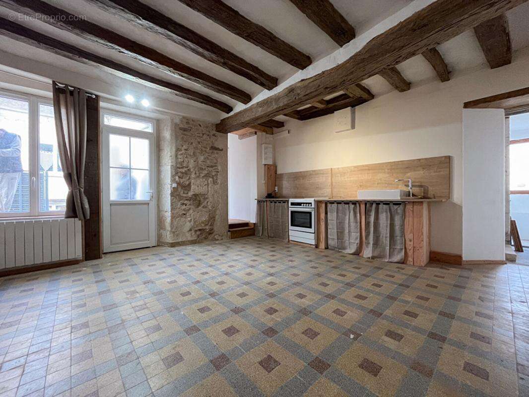 Maison à NOUANS-LES-FONTAINES