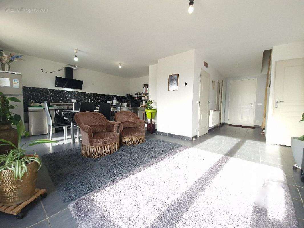 Maison à MOGNEVILLE