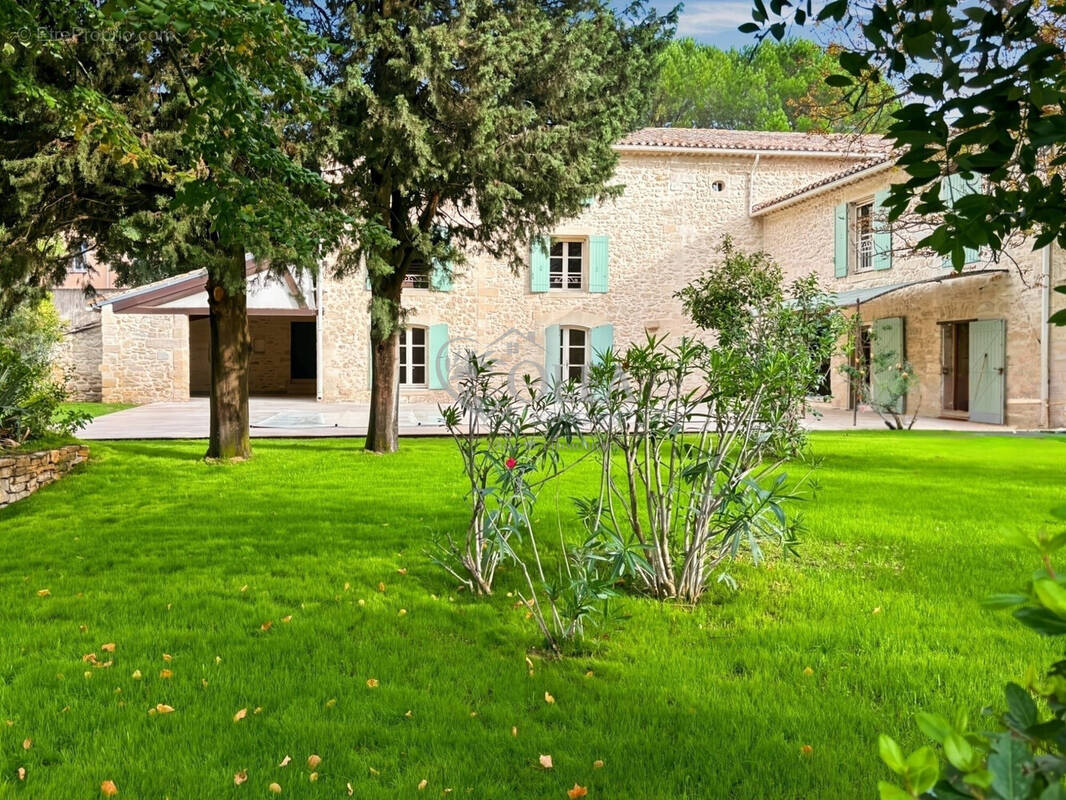 Maison 307 m² à Uzes  - photo 3
