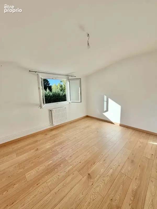 Maison mitoyenne avec jardin et garage   Riom - photo 4