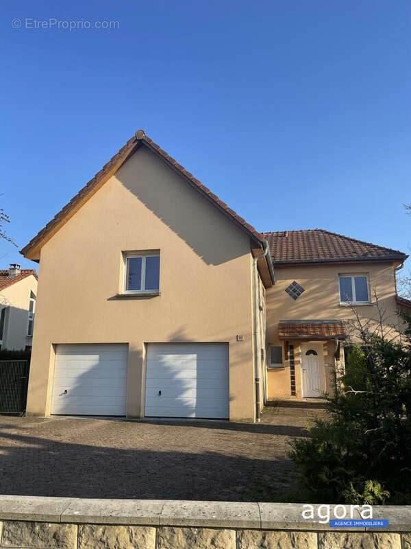 Maison à AUDUN-LE-ROMAN