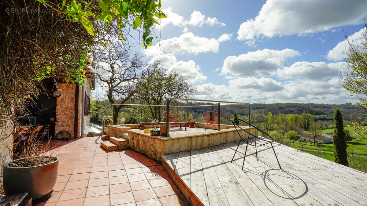 Maison à MONTAIGU-DE-QUERCY