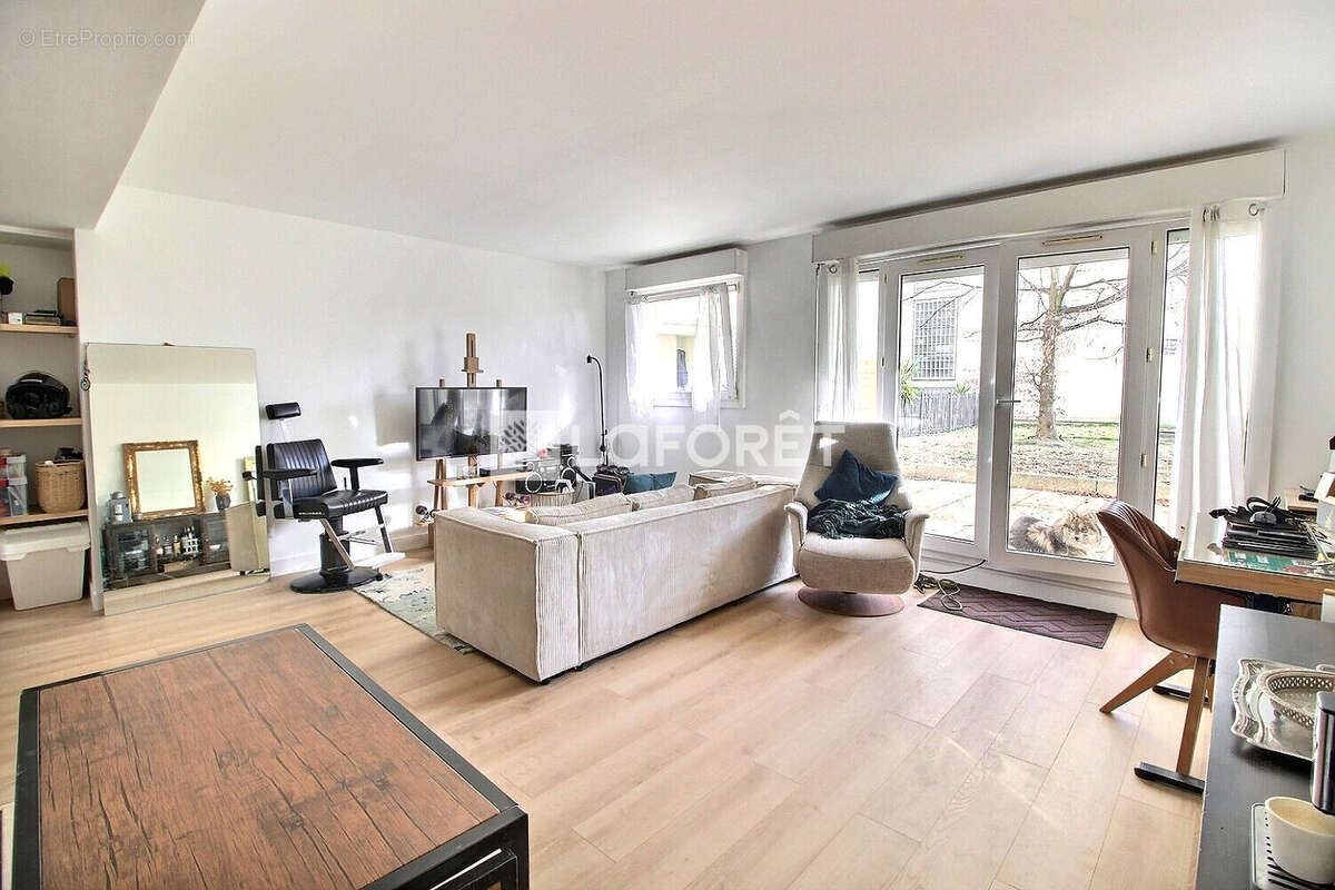 Appartement à VILLENEUVE-LA-GARENNE
