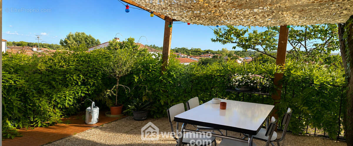 Terrasse cuisine - Maison à LONGEVILLE-SUR-MER