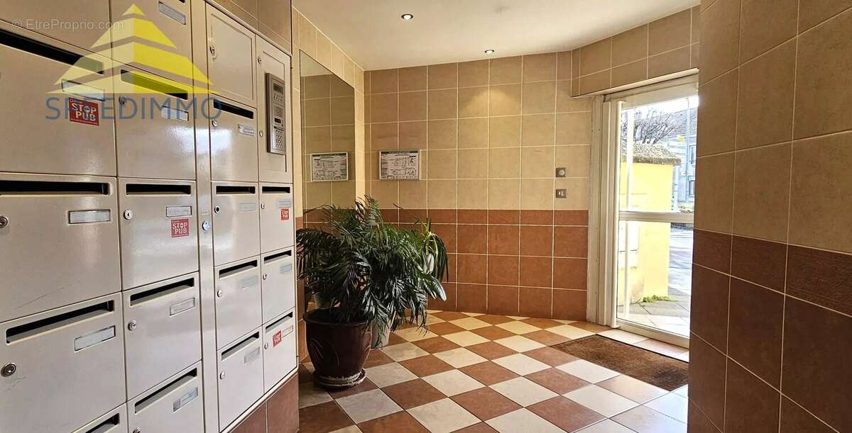 Appartement à MANDRES-LES-ROSES