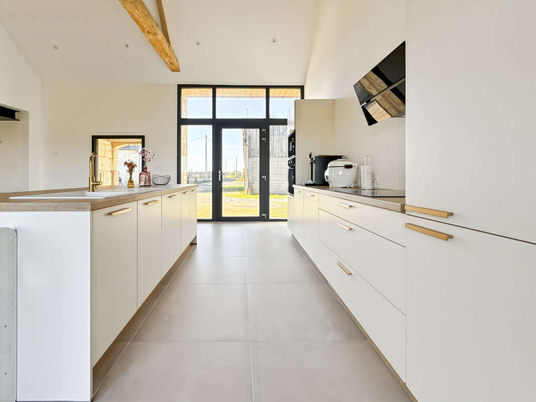 Maison à AMBILLOU-CHATEAU