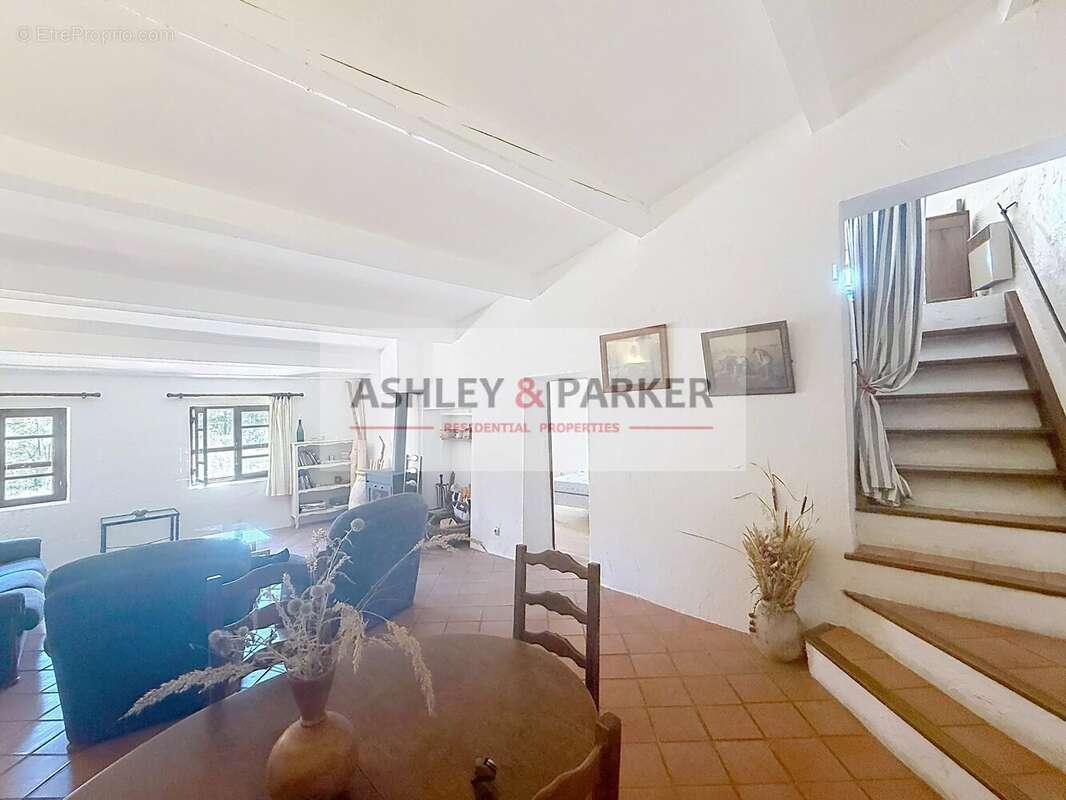 Appartement à SAUSSES