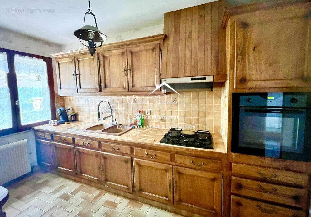 cuisine - Maison à YZEURES-SUR-CREUSE