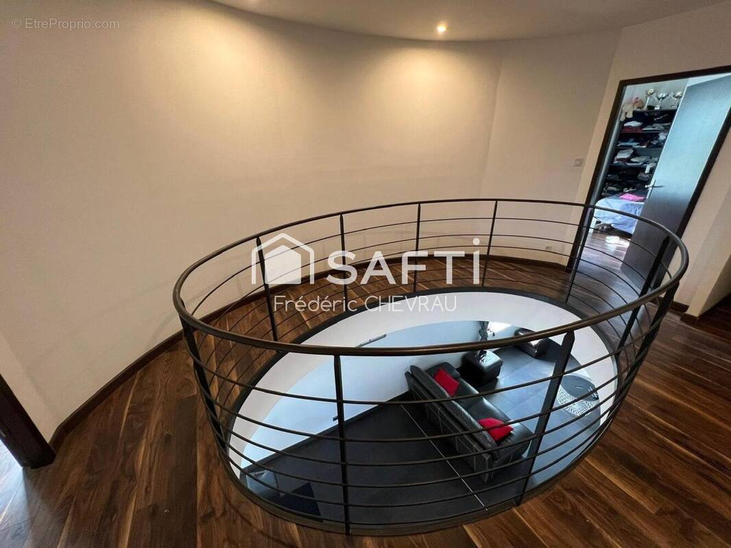 Photo 1 - Maison à PONT-DE-VEYLE