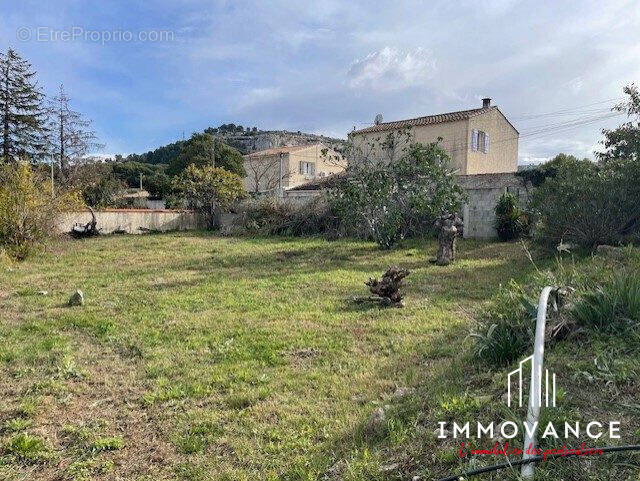Terrain à GIGNAC-LA-NERTHE