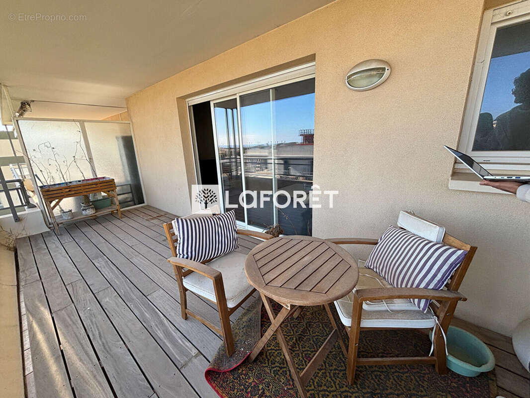 Appartement à SAINT-LAURENT-DU-VAR