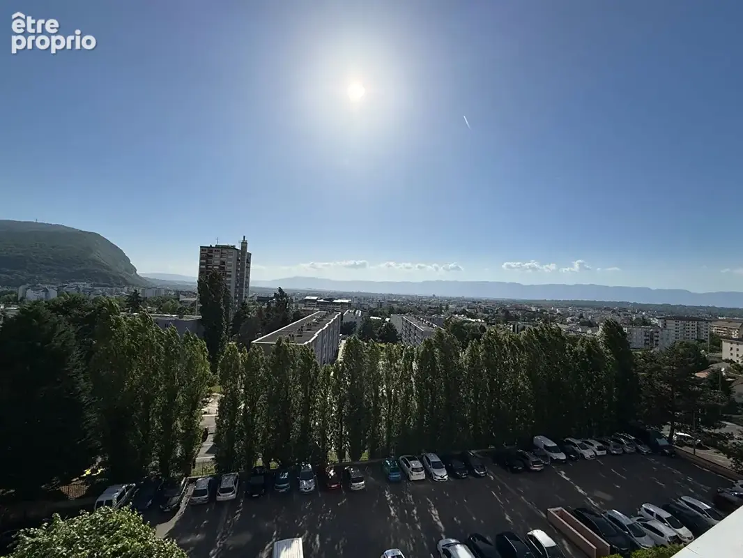 A vendre à ANNEMASSE, grand T3  traversant de 75.43 m² au dernier étage, vue Genève et Jura - photo 5