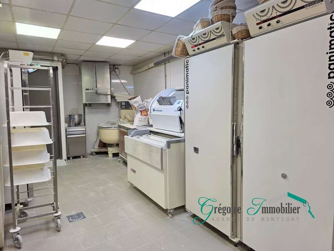 Commerce à FONTAINEBLEAU