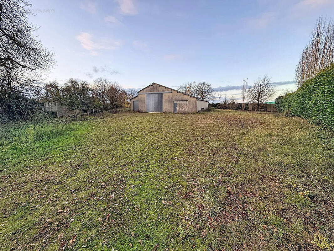 Commerce à MAY-SUR-ORNE