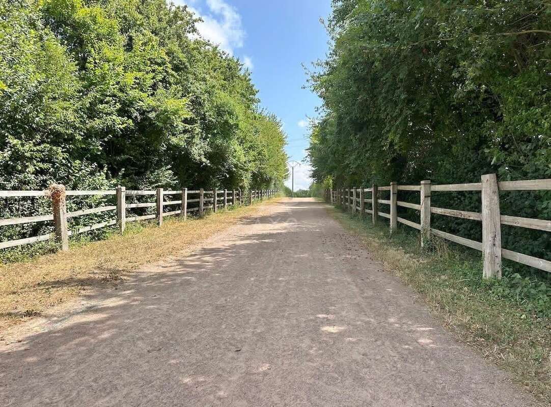 Haras d'entraînement  28 hectares d'un seul tenant à 10 km de Caen - photo 4