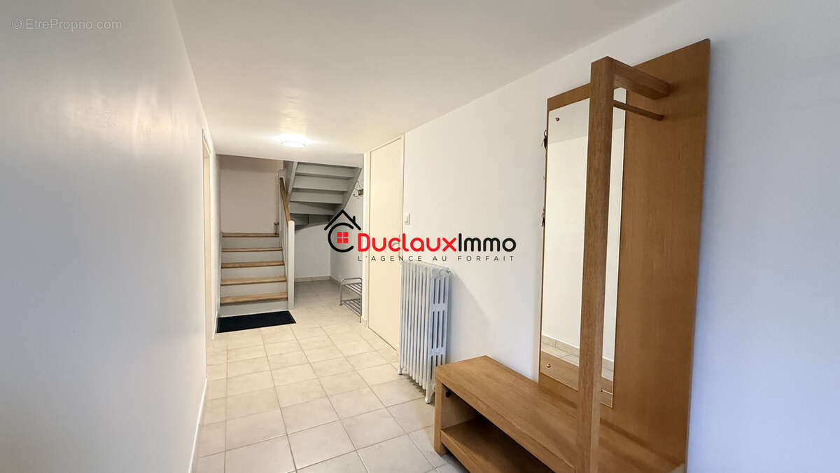 Maison à POLMINHAC
