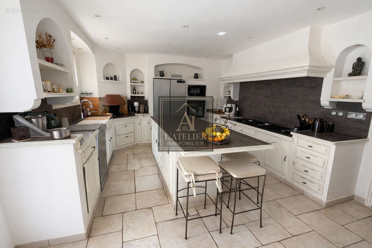 Maison de 175 m2 avec appartement de type2/3 indépendant, piscine et garage sur une parcelle de 1285 m2 - photo 10