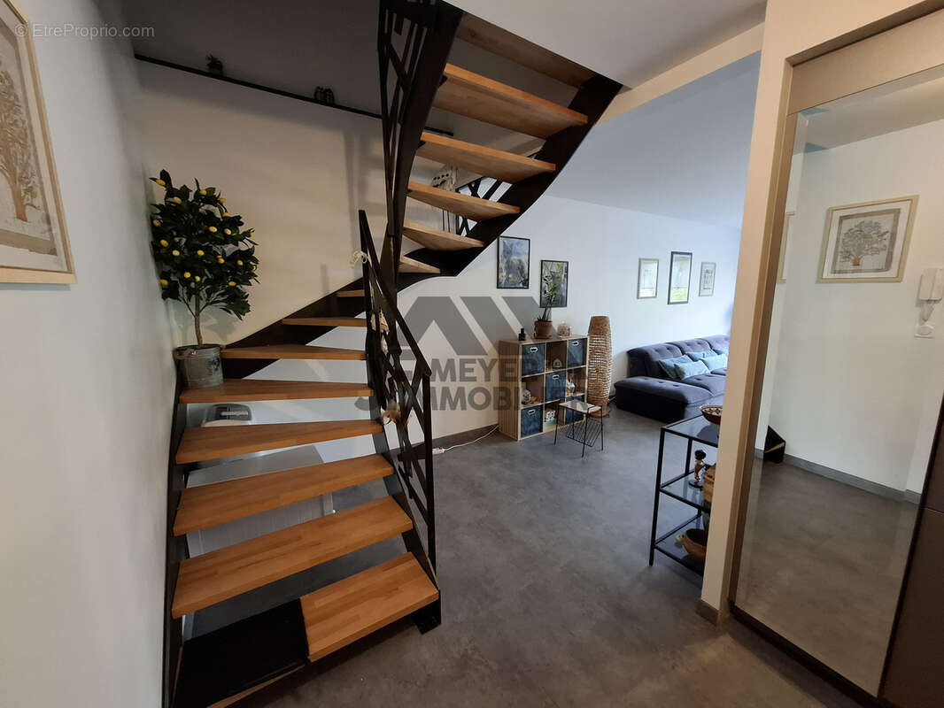 Appartement à CUSTINES