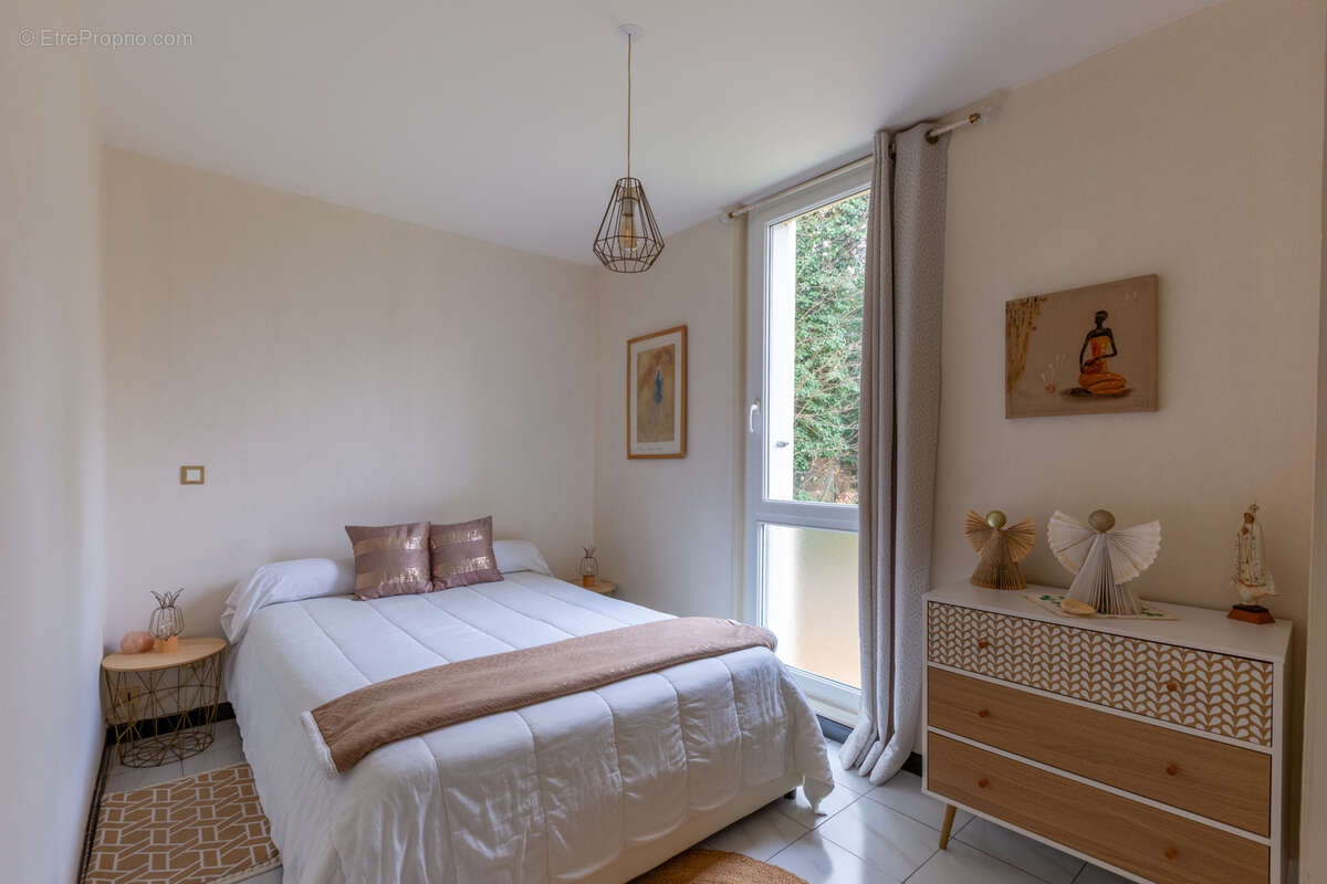 Appartement à COLLONGES-AU-MONT-D'OR