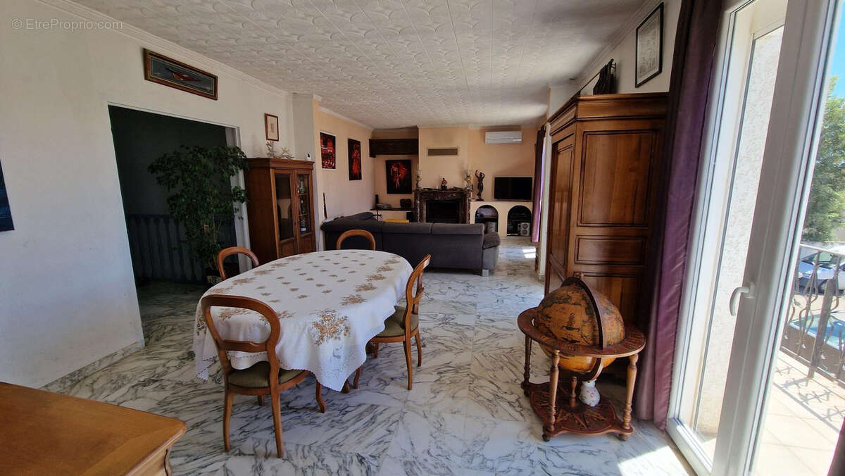 Maison à MAUGUIO