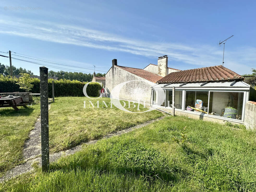 Maison à SAINT-ETIENNE-DU-BOIS