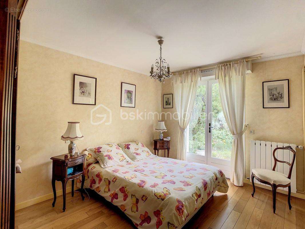 Maison à SAINT-CLEMENT-DE-RIVIERE