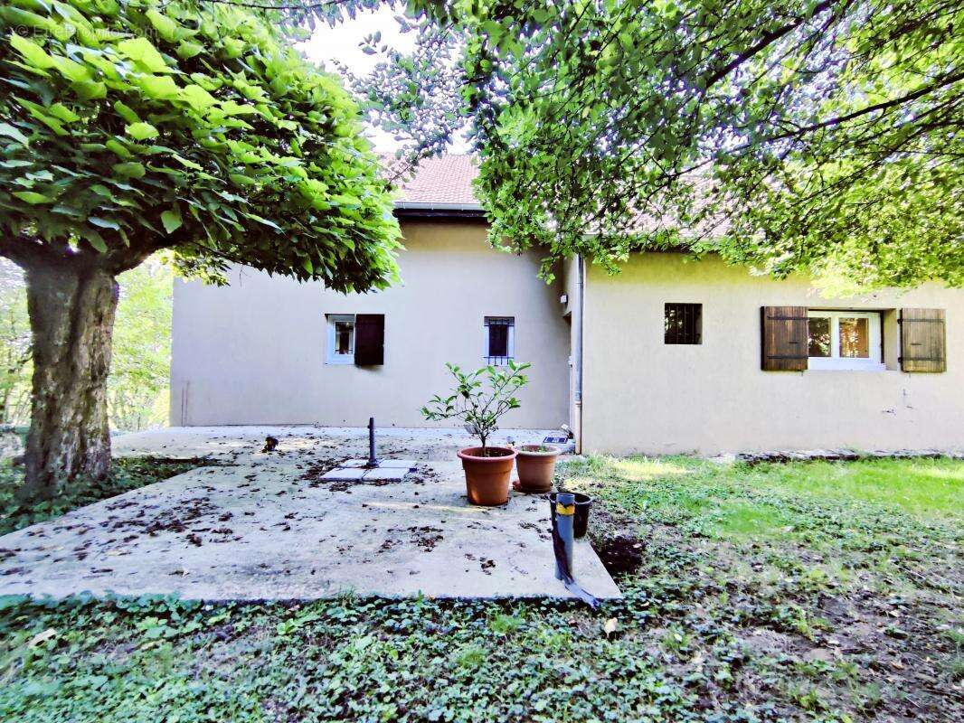 Maison à SAINT-GENIX-SUR-GUIERS