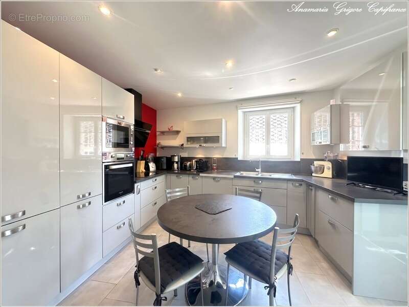 A vendre au centre de Landelles (28190) - longère rénovée de 165 m², 4 chambres, terrain clos de 900 m² - photo 4