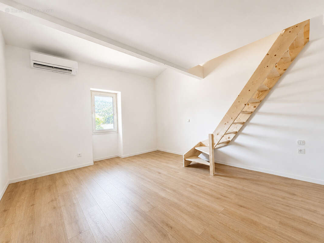 Appartement à ROQUEVAIRE