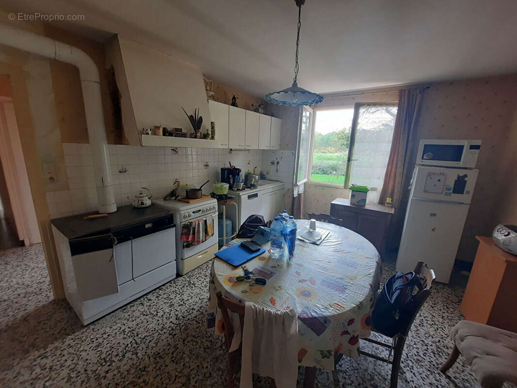 Maison à SAINT-TRIVIER-DE-COURTES