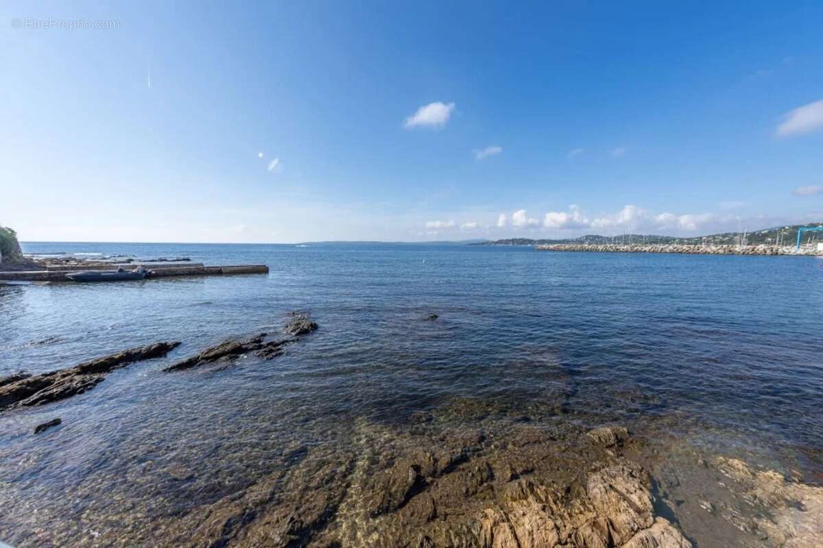 Maison à ROQUEBRUNE-SUR-ARGENS