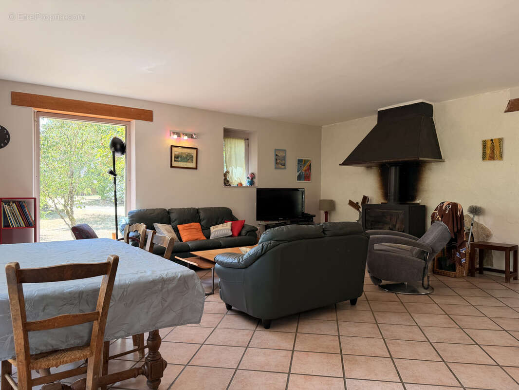 Maison Traditionnelle T5 - 142m2 sur 6300m2 de jardin - photo 7