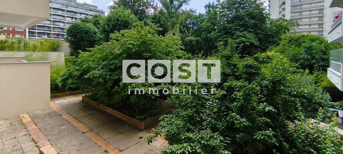 Appartement à COURBEVOIE