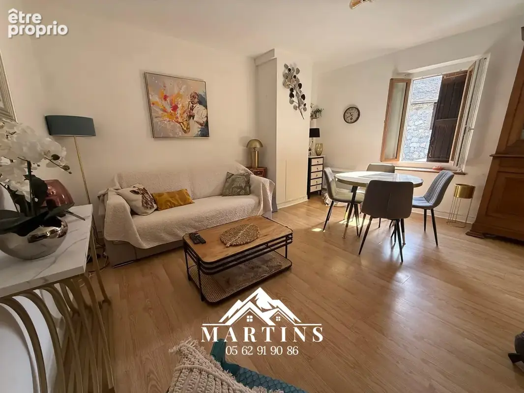 EXCLUSIVITE / ARGELES-GAZOST - Centre-ville - Maison édifiée sur 3 niveaux de 135m2 habitables + jardinet. - photo 8