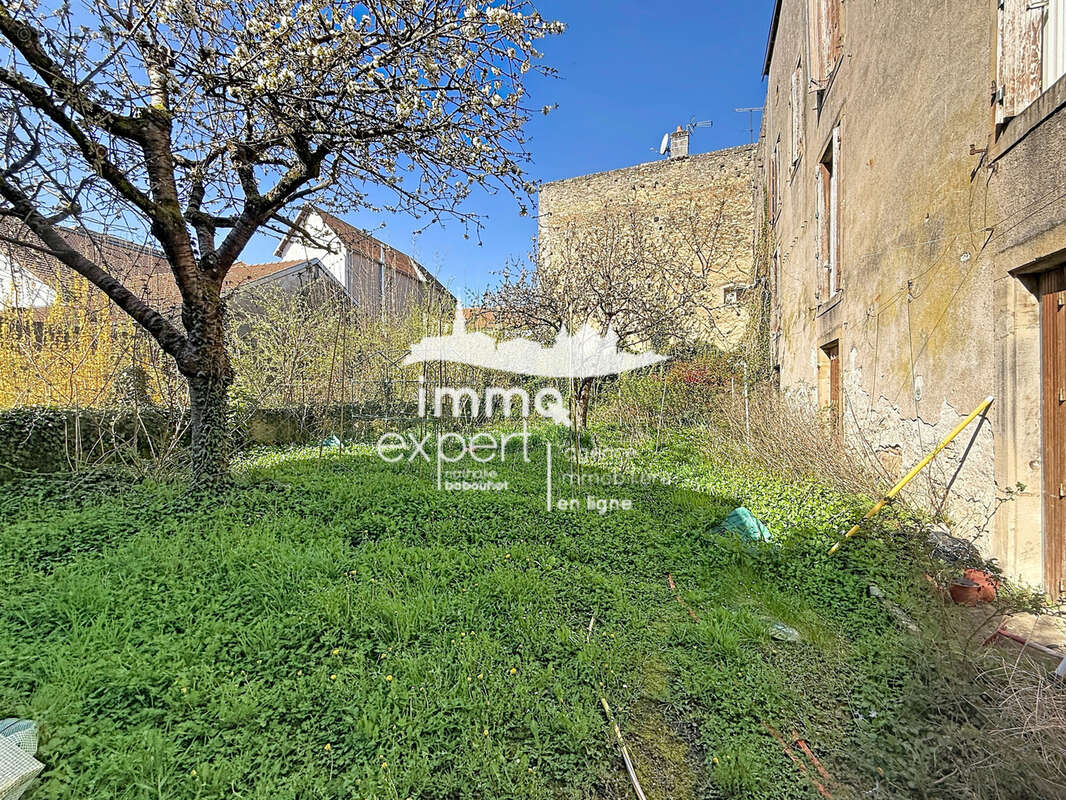Appartement à MIRECOURT