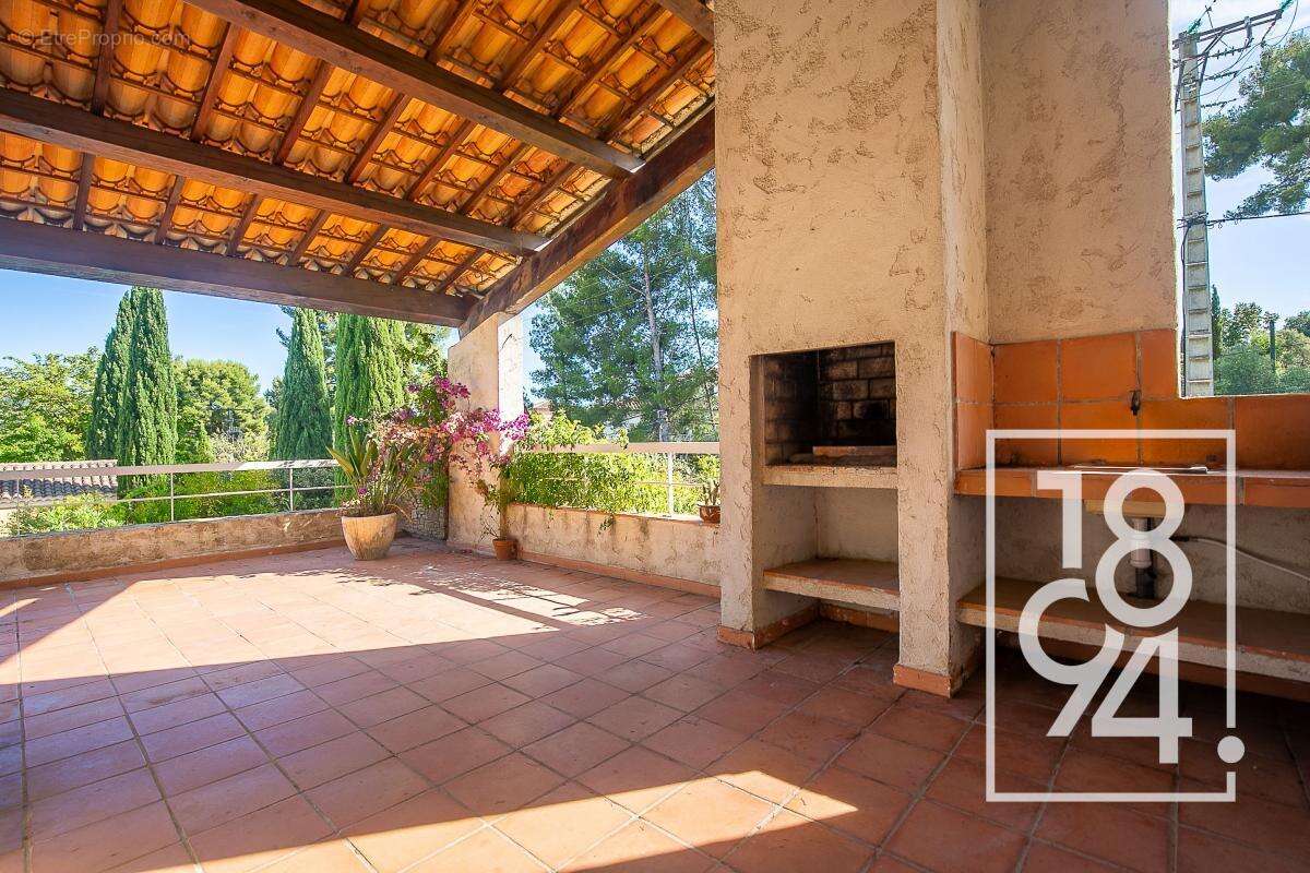 Maison à SAINT-CYR-SUR-MER