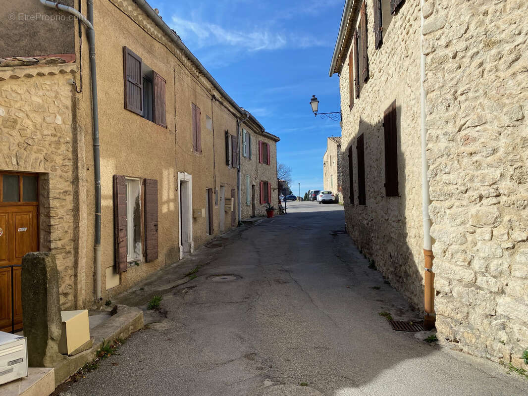 A VENDRE LURS Grande maison de village avec terrasse à rénover - photo 11