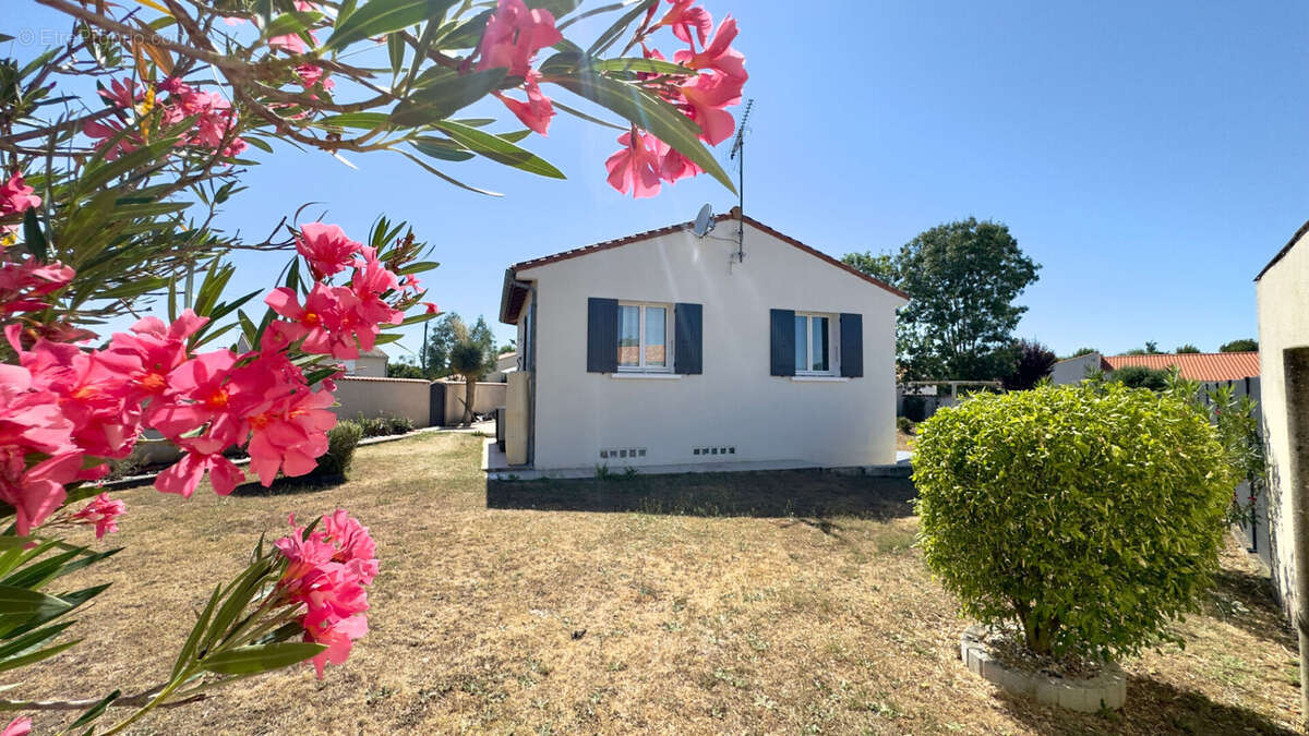 Maison type 4/5 Campagne Rochelaise 131 m2 hab + Grand garage - photo 3